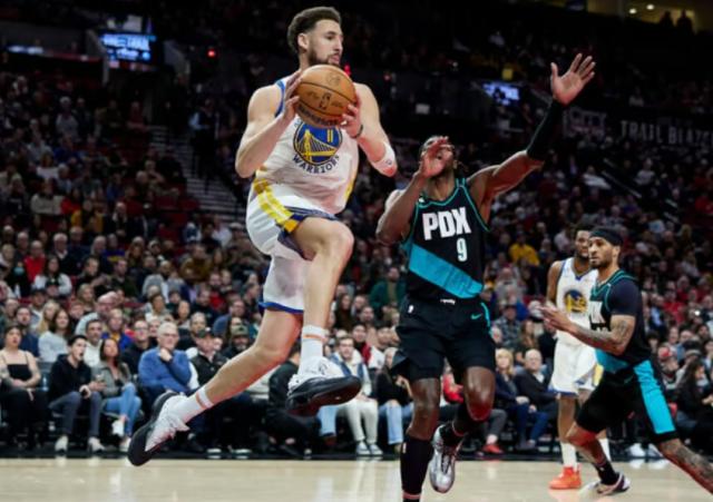 IM电竞官网入口-空篮不上执着三分 勇士关键时刻又一次为错误买单